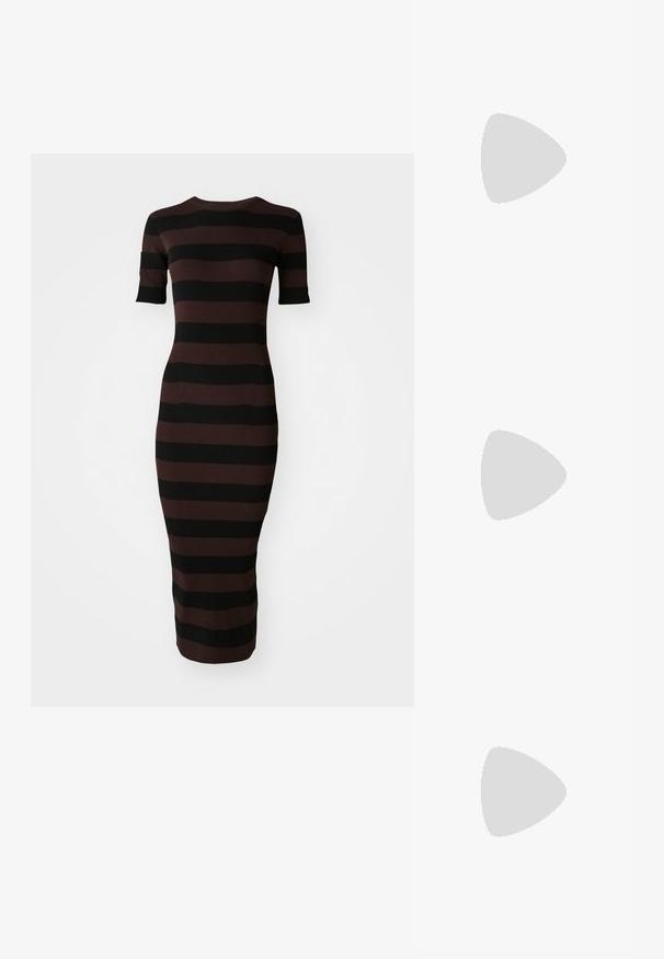 Abito a righe con colori alternati di nero e marrone scuro. Realizzato in tessuto a coste con silhouette aderente e maniche corte.; Sandalo nero con cinturini, dalla punta squadrata e tacco basso a blocco. Presenta diversi cinturini sottili e una cinturini regolabile alla caviglia. Realizzato in pelle liscia.; Occhiali da sole neri rettangolari con montatura spessa, lenti scure e design angolare. Materiale plastico liscio senza motivi o accenti visibili.; Borsa a tracolla nera in pelle con una texture liscia. Presenta una tracolla regolabile e un design elegante e minimalista con chiusura a zip.
