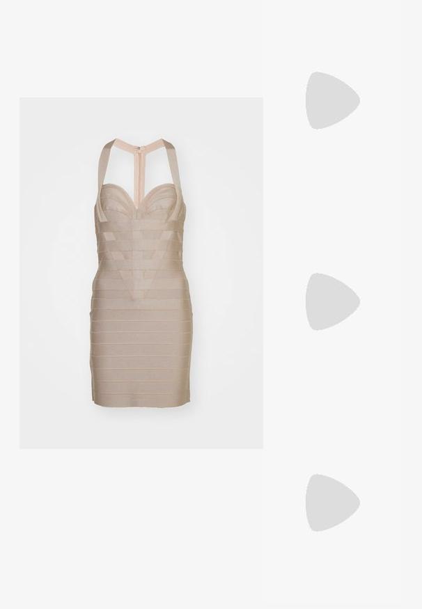 Hervé Léger BANDAGE SWEETHEART MINI DRESS - Svetríkové šaty - dune; Čierne lakkové slingback lodičky s špicatou špičkou a zlatými doplnkami na popruhu, s blokovým podpätkom. Hladký povrch.; Čierna mini kabelka so štrasom, s uzlovým textúrovaným popruhom a strieborným reťazom. Guľatý tvar s riaseným vrchom a reflexnými detailmi.; Guess STYLISH - Náramok - yellow gold-coloured
