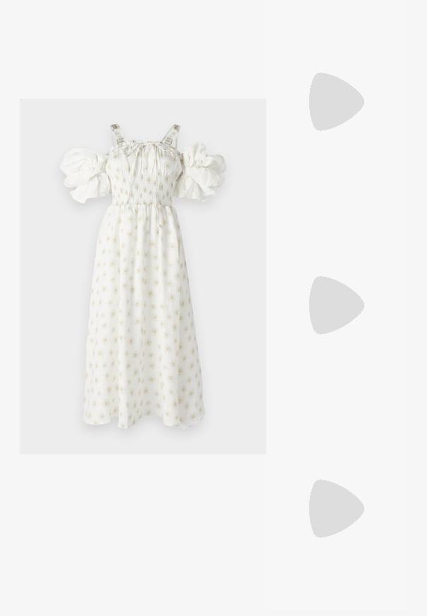 Sleeper ARLE MAXI DRESS  - Maksi suknelė - white/print; Auksinės kulno sandalai su susuktų priekiu, godžių tekstūra ir kulkšnies juosta. Bloko kulnas turi briaunotą dizainą, kuris pagerina sukibimą.; Juodas odinis per petį nešiojamas krepšys su dviem priekiniais kišenėmis, auksiniais sagtimis, užtrauktuko uždarymu ir siauromis petnešomis. Textūruota paviršius ir kompaktiškas stačiakampis formatas.; Auksinės metalinės auskarų kabės su lenktą, pailgą forma. Turi lygų, blizgantį paviršių ir užapvalintą galiuką papildomam akcentui.