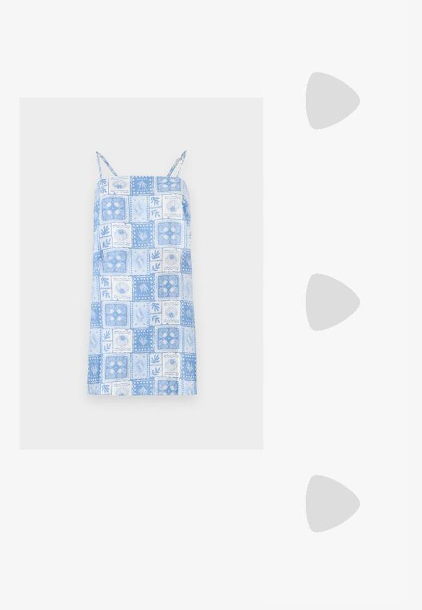 Ljusblå ärmlös klänning med kvadratisk lapptäckedesign, med blommönster och snäckmönster, justerbara axelband och rak fåll.; Vit bomull t-shirt med en stor, lysande röd hummergrafik på framsidan. Kortsleeves och standard rundad halsdesign.; Vit hög topp canvas sneaker med svart gummisulan, framsidan gummitåhätta och sex öglor för snören, med en ren, minimalistisk design.; Röd läderhandväska med en vinkelrät, geometrisk design. Har ett justerbart axelband och en klaffstängning med sydda detaljer.