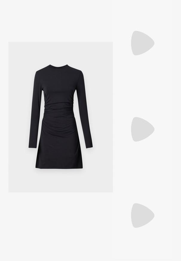 Vestido negro de manga larga hecho de un material elástico, con fruncido en la cintura y un dobladillo corto; textura suave sin patrones.; Zign Botas - black; Gafas de sol negras y angulares con lentes grises; fabricadas en plástico, con varillas gruesas de superficie suave y sin herrajes visibles.; Bolso de mano de piel negra con forma redondeada, dos asas superiores, correa para el hombro ajustable y detalles en hardware plateado. Presenta un charm con el logo.