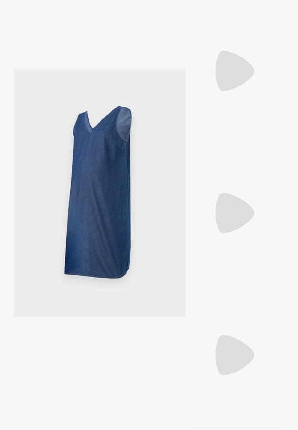 Vestido de ganga com decote em V e design sem mangas, apresentando um corte reto e uma textura lisa de azul escuro. Sem fechos visíveis.; As sandálias de salto alto pretas apresentam tiras finas com um design em nó, uma biqueira quadrada lisa e um elegante salto agulha.; Bolsa metálica cinza claro com uma alça de corrente, adornada com pequenos rebites metálicos circulares e um logótipo triangular da marca.; Brincos de argola prateados com um acabamento suave e brilhante. Forma arredondada, design leve, com fecho de pino.