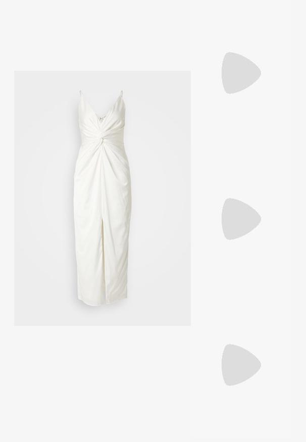Abercrombie & Fitch COWL NECK MIDI DRESS - Koktel haljina / svečana haljina - snow white; Crne lakirane kožne cipele na visokom potplatu sa otvorenim petama, špicastim vrhom i podesivim remenom oko gležnja. Glatka tekstura.; Crna torba s oblikom koji sadrži strukturu, glađu teksturu i metalnu kopču. Uparena s širokim crnim hlačama i sandalama na otvorenom s drvenog poda.; Zlatne naušnice s ovalnim prozirnim kristalima okruženim manjim prozirnim kamenčićima, s dizajnom na kuku za sigurno nošenje.