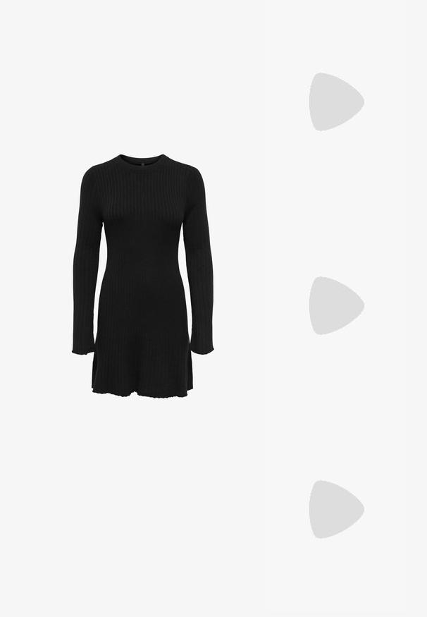 Robe noire en tricot côtelé avec des manches longues, un col rond et des fentes sur les côtés à l'ourlet. La texture du tissu est douce et élastique.; Escarpin argenté à talon aigu, avec un bout pointu, une finition métallique, deux brides décoratives et un talon élancé avec un embout noir.; Sac à main noir en simili crocodile avec une forme incurvée, une bandoulière amovible et un accent métallique épuré à l'avant.; Boucles d'oreilles dorées présentant des formes texturées et ondulées. Comprend des clips sculpturaux et un design de créoles ouvertes avec une finition martelée.