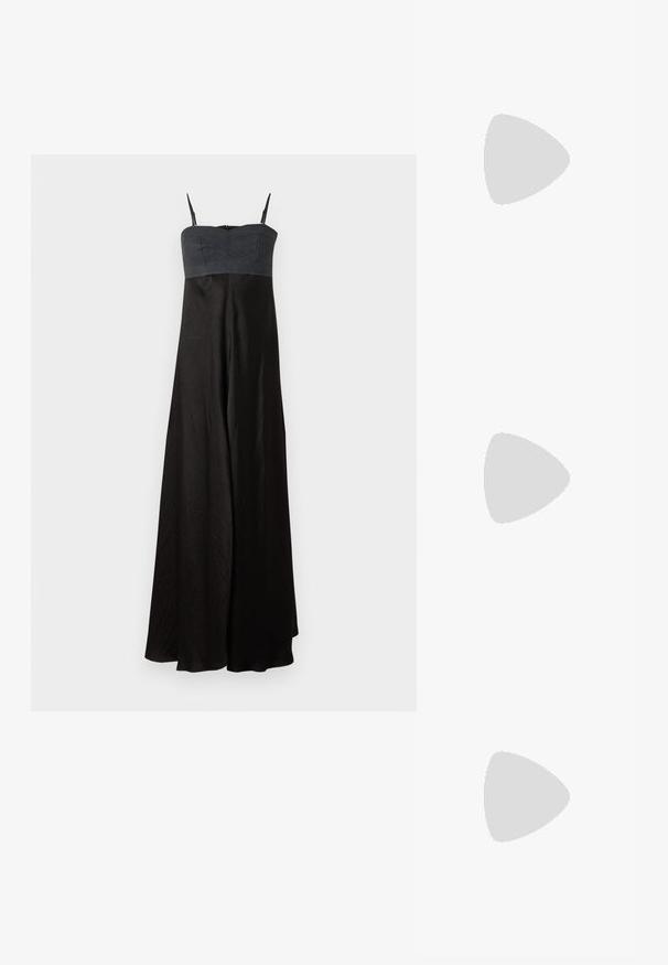 Robe noire longue avec un corsage ajusté sans bretelles en gris foncé uniforme, fabriquée à partir d'un tissu lisse avec un subtil éclat. Bretelles spaghetti réglables.; Chaussures slingback en cuir verni noir avec un bout pointu, des détails en métal argenté et un faible talon bloc. Texture lisse et brillante tout au long.; Sac bandoulière en cuir noir avec une texture lisse, de forme rectangulaire et un détail en chaîne métallique à l'avant. Sangle réglable incluse.; Boucles d'oreilles en argent avec un clou carré, présentant une finition lisse et polie ainsi qu'une forme en goutte d'eau, réfléchissant la lumière grâce à une surface brillante.