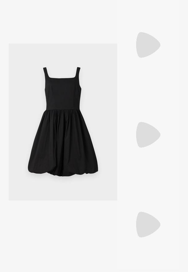 Juoda be rankovių suknelė su kvadratiniu iškirpimu, prigludusia liemene ir susiraukšlėjusiu, išsiskleidžiančiu sijonu, kuris baigiasi apvaliu kraštu. Lygus audinys.; Šviesiai mėlynos ir baltos spalvų dryžuota marškinėliai su sagomis, turintys apykaklę, priekinę kišenę ir lygios audinio tekstūros, su plokščiomis sagomis.; Juoda šlepetės su dviem platiais dirželiais, puoštomis dekoratyviais kaiščiais ir detalizuotais sagtimis, ant tvirto tekstūruoto guminio pado.; Apvalūs akiniai nuo saulės su metaliniais auksiniais rėmeliais ir tamsiai žaliais objektyvais. Rankenos turi vėžlio kiauto dizainą papildomam detalumui.; Juodas dirbtinės odos rankinukas su gamuota tekstūra, išlenkta forma, sidabriniu grandininiu dirželiu ir mažos logotipo detalės priekyje.