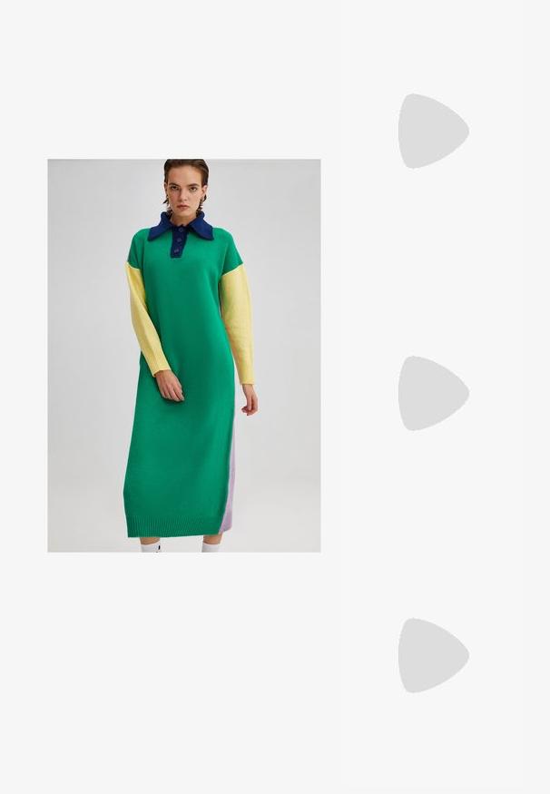 Robe en tricot verte, avec un col marine, des manches jaunes et un panneau latéral lavande. Dotée d'une patte de boutonnage et de poignets côtelés.; Baskets argentées avec un dessus en maille texturée et des accents iridescents, dotées d'une semelle blanche épaisse et d'un système de laçage.; Even&Odd Sac à main - pink; Boucles d'oreilles dorées avec un design incurvé, semblable à un anneau, mettant en avant un accent sphérique argenté. Fini en métal poli, fermoir à tige.