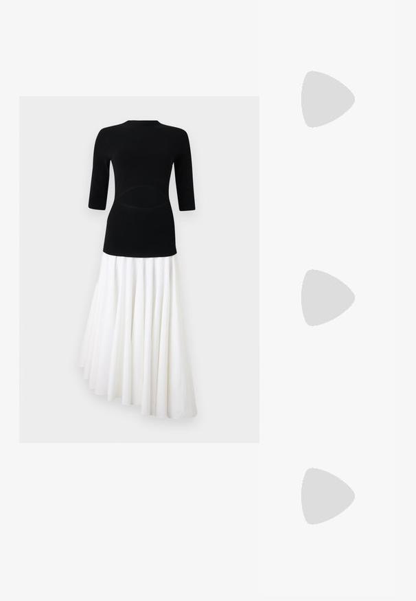 Schwarzes Strickoberteil mit 3/4-Ärmeln, kombiniert mit einem weißen, asymmetrisch fallenden Plissiertenrock, der einen kontrastierenden zweifarbigen Effekt erzeugt.; Schwarzes Satin-Hemd mit langen Ärmeln, hohem Kragen, tailliertem Schnitt und verstellbarem Kordelzug. Glatte Textur mit elegantem Finish.; Schwarzer, spitz zulaufender High Heel mit Krokodilleder-Struktur, elegantem Design, hohem Stiletto-Absatz und glattem schwarzen Innenraum.; Schwarze Clutch-Tasche im Kroko-Design mit silbernen Beschlägen, vor einem strukturierten grauen Hintergrund gehalten. Verfügt über eine glänzende Oberfläche.