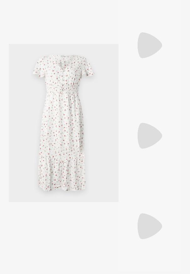 Weißes Midi-Kleid mit kleinem roten Blumenmuster, kurzen Ärmeln, V-Ausschnitt, gerafftem Taillenbund und fließendem, rüschengeschmücktem Saum. Der Stoff wirkt leicht.; Spitz zulaufender High-Heel-Schuh in einer Farbgestaltung aus Silber, Gold und Nude. Glänzende Oberfläche mit Ausschnittdesign und stiletto Absatz.; Silberne metallic Pouch-Tasche mit einer sanften, abgerundeten Form und einem geknoteten Verschluss oben. Hergestellt aus glattem Kunstleder.; Silberne Creolen mit gedrehter Gestaltung, ausgestattet mit einer polierten Oberfläche und einer Steckverschluss. Sie haben einen Durchmesser von ca. 3 cm.