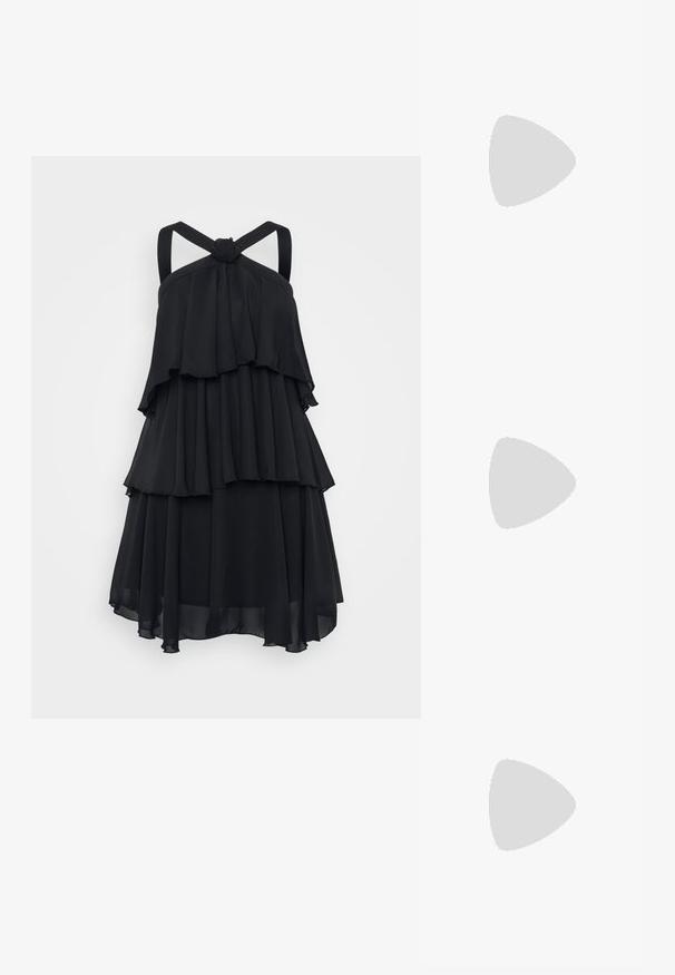 Vero Moda Petite VMFELICIA RUFFLE SHORT DRESS - Vestido de cocktail / Vestido de festa - black; Bailarina de couro preto, bico fino, design minimalista, textura suave, salto baixo, sem hardware ou embelezamentos visíveis.; Bolsa crossbody de couro preto com uma textura suave, forma retangular e um detalhe em corrente metálica na frente. Inclui uma alça ajustável.; Brincos de gota em prata com um pino quadrado, apresentando um acabamento liso e polido e uma forma de gota, refletindo a luz com uma superfície brilhante.