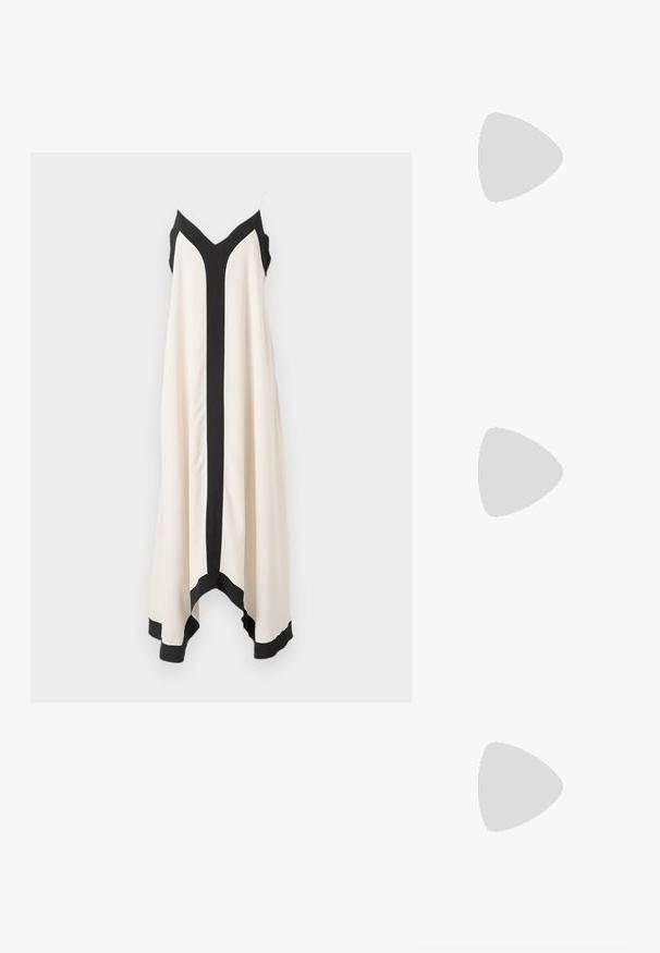 Hihaton mekko vaaleassa kermanvärissä mustilla yksityiskohdilla. V-pääntie, epäsymmetrinen helma ja erottuva pystysuuntainen raidallinen muotoilu. Sujuva kangasrunko.; Musta patenttinaaninen teräväkärkinen slingback-korkokenkä ohutvyöllä ja kultaisella soljella valkoisella taustalla.; Beige laukku, jossa on V-muotoinen yläosa, sileää nahkaa, lyhyet kahvat ja pitkä säädettävä hihna. Minimalistinen muotoilu.; Kultaiset korvakorut, joissa on soikeat, läpinäkyvät kivet, joita ympäröivät pienemmät läpinäkyvät kivet. Korvakoruissa on koukkuminen, joka takaa turvallisen käytön.
