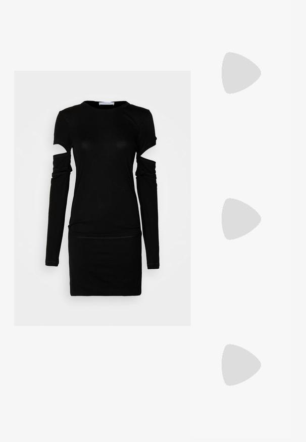 Helmut Lang SLASH DRESS - Trikotaažkleit - black; Must kõvale nahast pahklipsu saapad, millel on sile tekstuur, terav varvas ja paks kõrge kann. Omab külgavatust ja minimalistlikku disaini.; Mustvalge nahk käekott hõbedase ahelsanga ja dekoratiivsete tiivaaktsentidega, samuti valgete õmblustega alumises ühenduses.; Kullatud kett kaelakee, millel on piklikud ovaalsed lingid ja ümmargused selged vääriskivi aksessuaarid. Omab turvalist lingi sulgust ja poleeritud viimistlust.