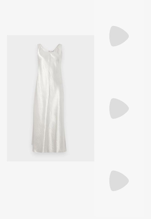 Max Mara Leisure TALETE - Kokteiļkleita/ballīšu kleita - grigio perla; Balta īsām piedurknēm T-krekls, izgatavots no ribota auduma. Apaļš izgriezums, regulāra piegriezuma un diskrēti šuvumu detaļas. Bez printiem vai grafikām.; Melna ādas baleta kurpe ar noapaļotu purngalu, gludu tekstūru, minimālu šuvju detalizāciju un elastīgu zoles dizainu.; Nanushka JEN - Rokassoma - black