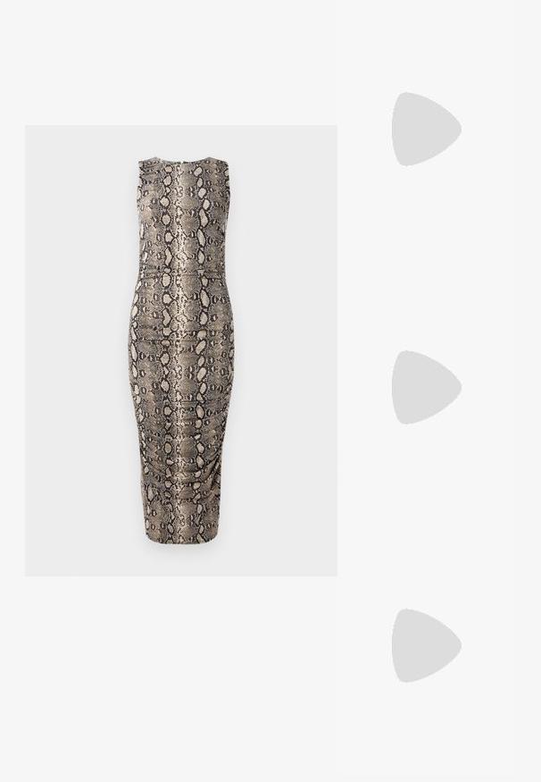 Robe sans manches ajustée avec un motif serpent. Présente des tonalités beige et noir, une texture lisse, et une longueur au genou.; Escarpin slingback en vernis noir avec un bout pointu, présentant un imprimé serpent texturé, une sangle réglable et un petit talon bloc texturé.; Sac en cuir noir porté en travers avec deux poches avant, boucles dorées, fermeture zippée et une sangle fine. Surface texturée et forme rectangulaire compacte.; Boucles d'oreilles en métal doré en forme d'anneau, avec une forme courbée et allongée. Elles présentent une surface lisse et brillante avec une pointe arrondie pour un détail supplémentaire.