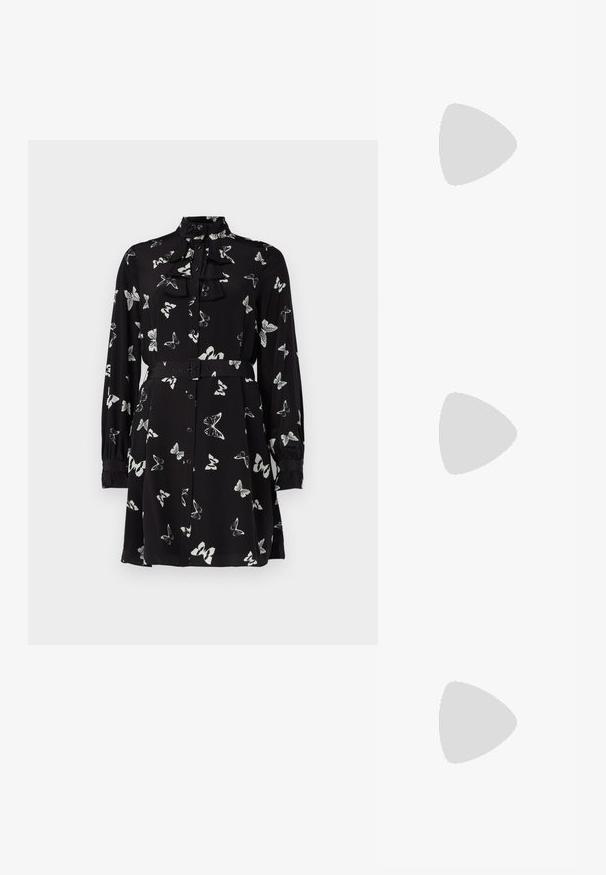Vestito nero con bottoni e stampa di farfalle bianche, colletto arricciato, maniche lunghe e cintura coordinata in vita. Tessuto dalla consistenza liscia.; Camicia bianca a maniche lunghe realizzata in cotone. Presenta un'apertura a bottoni sul davanti, colletto a punta e una tasca sul petto sul lato sinistro.; Pantofole da balletto nere in pelle con punta arrotondata, texture liscia, dettagli di cucitura minimi e design con suola flessibile.; Borsa a mano in pelle nera con forma arcuata, caratterizzata da un design decorativo sulla parte anteriore, una maniglia corta e dettagli in metallo dorato.