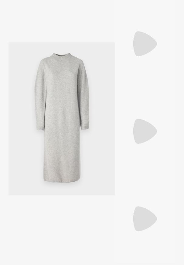 Robe tricotée grise à manches longues avec un col haut, coupe droite et poignets côtelés, présentant une texture douce et un design minimaliste.; Slingback noir à bout pointu avec un petit talon, en cuir lisse et doté d'un design découpé sur le côté pour plus de respirabilité.; Sac à main en cuir noir avec une forme courbée, une poignée fine, une fermeture éclair en argent et le logo Calvin Klein à l'avant. Texture lisse et design minimaliste.; DKNY HEART DROP - Boucles d'oreilles - gold-coloured/cry