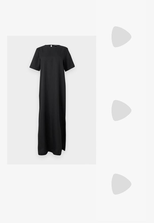 Μαύρο μάξι φόρεμα με στρογγυλή λαιμόκοψη, κοντά μανίκια και πλαϊνές σχισμές. Κατασκευασμένο από λείο ύφασμα, με μινιμαλιστικό σχέδιο χωρίς σχέδια.; Μαύρες δερμάτινες γόβες slingback με μυτερή μύτη, διαθέτοντας λεπτό τακούνι και χρυσή λεπτομέρεια στην ρυθμιζόμενη λωρίδα. Λείος υφές.; Μαύρη δερμάτινη τσάντα με δομημένο σχέδιο, που διαθέτει κομμένο σχήμα, επάνω λαβή και χρυσά μεταλλικά στοιχεία. Περιλαμβάνει ρυθμιζόμενο λουρί ώμου.; Ασημένια σκουλαρίκια κρίκοι με μαλακή, καμπυλωτή σχεδίαση. Διαθέτουν γυαλιστερή μεταλλική υφή και κλείσιμο με σφίγγα. Χωρίς ορατά μοτίβα ή διακοσμήσεις.