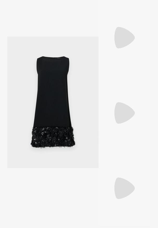Musta ilmanhiha dressi, jossa on sileä yläosa ja tekstuurilla varustettu helma, jossa on paljetteja, pyöreä pääntie ja takana vetoketjusuljenta.; Mustat korkokengät sandaalit, joissa on ohuet hihnat solmittuna, sileä neliön muotoinen varvasosa ja tyylikäs stiletto-korko.; Vaalea harmaa metallinen käsilaukku, jossa on ketjusanka. Laukku on koristeltu pienillä pyöreillä metallikoruilla ja kolmion muotoisella brändilogolla.; Hopehopeet hopehopeet hopehopeet hopehopeet, jolla on sileä, kiiltävä pinta. Pyöreä muoto, kevyt rakenne, jossa on neulakiinnitys.
