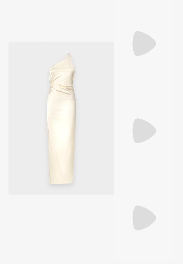 Satin haljina za večernje izlaske s jednim ramenom u boji slonovače. Ima uski kroj s drapiranim detaljima u struku i ravni kroj do poda.; Crne kožne slingback visoke pete s dizajnom u obliku špice, s izrezom sprijeda i tankom stiletto petom.; Mascara Ručna torbica - gold-coloured/silver-coloured; Ogrlica s pozlatom s glatkim, zakrivljenim središnjim naglaskom. Ima fleksibilnu kariku sa kopčom na mačju i dodatne podesive karike.
