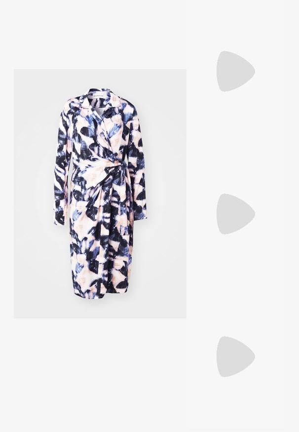 MUNTHE TYSHA - Vestido camisero - blue; Stuart Weitzman POWER 75 - Zapatos altos - black; Zadig & Voltaire BORDERLINE BUCKET   - Bolso de mano - noir; Lauren Ralph Lauren THREADER - Pendientes - gold-coloured