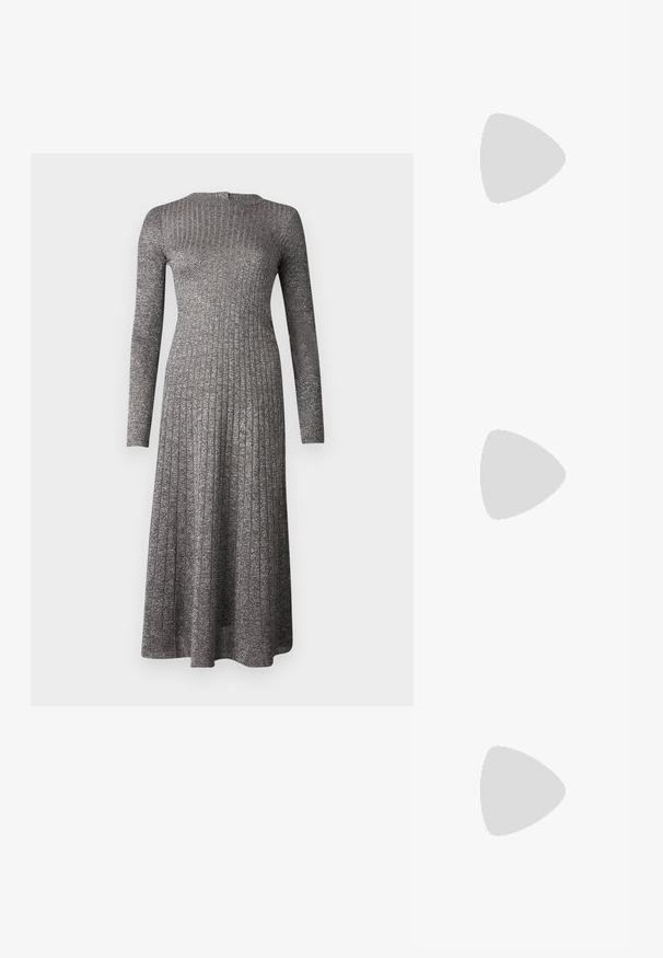 Ezüstszürke, hosszú ujjú, bordás ruha, amely szűk fazonú felsőrésszel és bővülő szoknyával rendelkezik, kerek nyakkivágással és enyhe fénylő hatással.; Fekete egyrészes ruházat hosszú ujjakkal, V-kivágással és testhez simuló fazonnal. Fényes, sima anyagból készült, strukturált gallérral és mandzsettákkal.; Barna és fekete mintás puffjú dzseki, barna kígyóbőr mintás mini szoknyával, fekete térdig érő csizmával és egy kicsi fekete táskával párosítva.; Fekete bőr kézitáska ívelt designnal, ezüst szegecsekkel, csattal és két oldalsó zsebbel. Állítható vállpánt a hordozási lehetőségekhez.