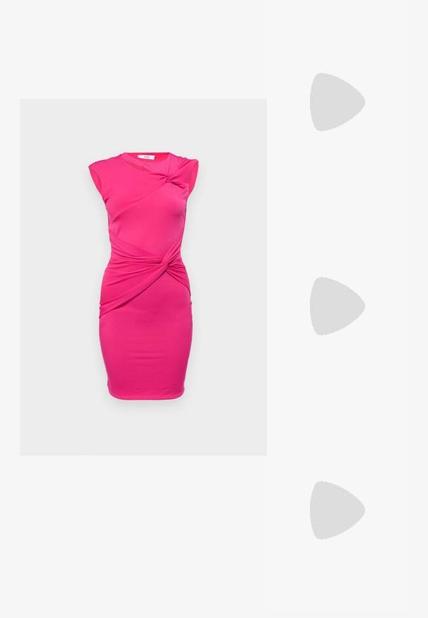 WAL G. TILLY CUT OUT MINI - Robe de soirée - fuchsia; Sandales à talons noirs avec plusieurs brides entrecroisées. Matériau lisse, bout pointu et talon étroit. Bride de cheville ajustable avec boucle.; Pochette en métal argenté avec une forme douce et arrondie et un fermoir en haut noué. Fabriquée en simili cuir lisse.; Boucles d'oreilles en argent en forme de créoles avec un design torsadé, dotées d'une finition polie et d'une fermeture à poussoir. Mesurent environ 3 cm de diamètre.