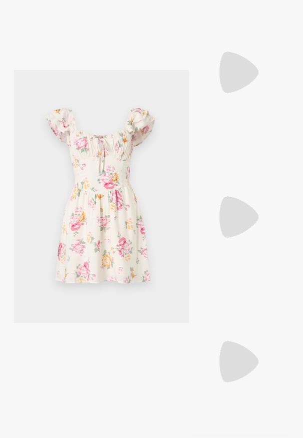 Rochie florală din material crem, cu flori roz și galbene, mâneci scurte tip volan, bust adunat și un design de fustă evazată.; Sandal cu toc metalizat auriu, cu un toc bloc unghiular, două curele deasupra piciorului și o curea ajustabilă la gleznă. Textură netedă.; Geantă sintetică albă, cu formă triangulară, capac frontal plat și detaliu cu fundă, curea ajustabilă, textură netedă și design minimalist.; Cercei din metal de culoare aurie cu un design elegant și curbat. Prezintă o formă distinctivă, ascuțită, o suprafață lustruită și un sistem de închidere cu balama.