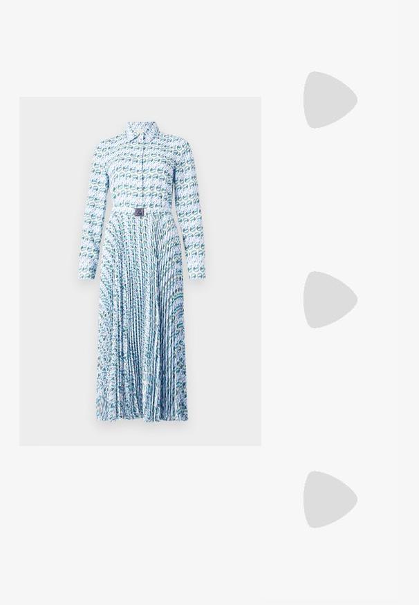 Tory Burch PRINTED DRESS - Robe chemise - blue lucky duck; T-shirt blanc à manches courtes en tissu côtelé. Col rond, coupe régulière et détails de couture subtils. Aucune motif ni graphique.; Ballerines en cuir noir avec un bout rond, texture lisse, détails de couture minimalistes et design de semelle flexible.; Sac à main en cuir marron avec une fermeture à rabat, des accents en métal doré, une bandoulière et une texture lisse. Forme rectangulaire compacte.