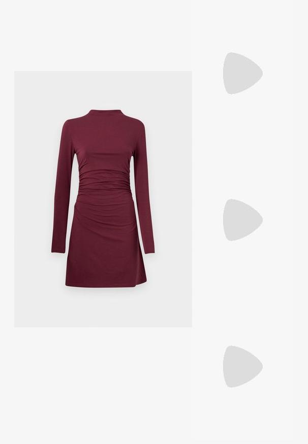 Abercrombie & Fitch PALOMA MINI DRESS - Rochie din jerseu - windsor wine; Pantofi cu toc slingback din piele patent neagră, cu vârf ascuțit, laterale decupate, curea la gleznă ajustabilă și toc subțire, elegant.; Ochelari de soare tip cat-eye cu un cadru din plastic mat de culoare neagră, lentile întunecate și un accent de logo aurit pe tâmple. Design unghiular și textură netedă.; Clutch Michael Kors din canva acoperit bej, cu un model repetitiv al logo-ului MK, accesorii din aur și o curea cu lanț detașabil.