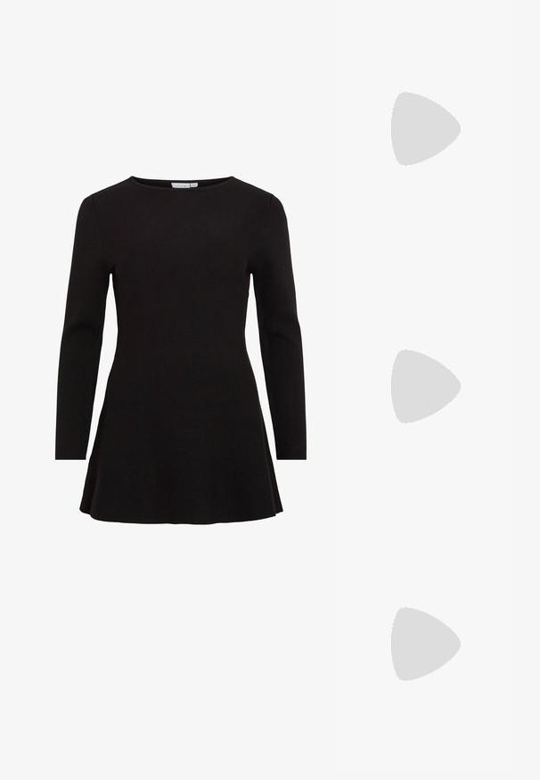 Zwarte lange mouw jurk met een ronde halslijn, uitlopende zoom en een gladde textuur, gemaakt van een zachte tricot stof.; Zwarte gepolijste leren slingback schoenen met een puntige neus, enkelbandjes met zilveren gespen en hardware, en een slanke hak.; Gouden metallic handtas met een gestructureerd ontwerp, gladde textuur en verstelbare schouderband. Kenmerkt zich door een unieke driehoekige vorm en minimalistische stiksels.; Gouden oorbellen met een getextureerd, golvend ontwerp. Bevat sculpturale clip-on studs en een open ringontwerp met een gehamerd oppervlak.