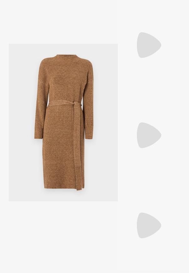 Ruda ripsinė megzta suknelė su ilgomis rankovėmis, aukštu kaklu ir atitinkamomis medžiagos diržais liemens srityje. Ilgis iki vidurio blauzdų.; Aštrus pirštas aukštakulnis batelis su sidabro, aukso ir nuogų spalvų deriniu. Blizgus paviršius su išpjovos dizainu, su stiletto kulnu.; Sidabrinė metalinė maišelio forma su švelnia, apvalia forma ir mazgu užveriamu viršumi. Pagaminta iš lygios dirbtinės odos medžiagos.; Sidabrinės pusmėnulio auskarai minimalistiniu dizainu. Apskritimo forma, lygus paviršius ir plonas profilis. Lengvi su poliruotu apdailu.