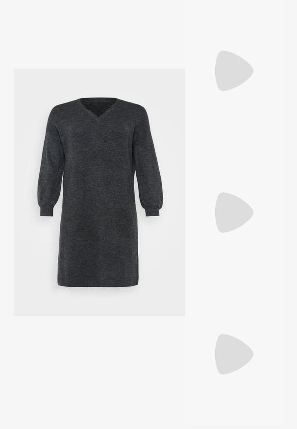 Tamsiai pilka megzta suknelė su V formos iškirpte ir ilgomis pūstomis rankovėmis, baigta raukiniais ant rankogalių ir hem. Tekstūruotas audinio detalės.; Juodai lakuoti slingback aukštakulniai su smailiu kojų pirštu ir mažais blokiniais kulniukais, su sidabro sagtimi ant dirželio.; Juodas odinis nešiojamas krepšys su lygiu paviršiumi, struktūrine forma, dviem rankenėlėmis ir ryškiu sidabriniu sagties akcentu priekyje.; Sidabrinės širdelės formos auskarai puošti facetuotais skaidriais akmenimis, su tekstūruotu rėmu. Rinkinį sudaro tiek auskarai-stud, tiek kabančios formos.