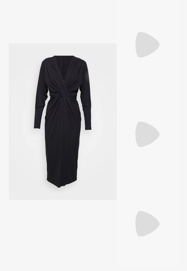 Diane von Furstenberg SYLVIA DRESS - Τζιν φόρεμα - black; Μαύρο δερμάτινο παπούτσι slingback με μυτερή μύτη, λεπτό ψηλοτάκουνo και διακοσμητική λωρίδα. Λείος υφής και κομψός σχεδιασμός.; Ασημί μεταλλική τσάντα ώμου με λεία υφή, καμπύλο σχέδιο, αλυσίδα για ιμάντα και γυαλιστερό εμπρόσθιο πάνελ με διακριτική χαραγμένη λογότυπο.; Ασημένια σκουλαρίκια με ρευστό, σπειροειδές σχέδιο. Λείο υφή με γυαλιστερό φινίρισμα. Διαθέτουν μια διακριτική γυαλάδα και χωρίς ορατά διακοσμητικά στοιχεία.