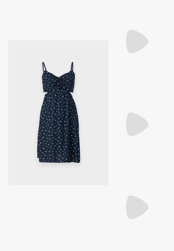 Vestido floral azul marinho com corpete ajustado, alças finas ajustáveis e cintura franzida, apresentando pequenos padrões de flores brancas por todo o comprimento.; Sandalha metálica dourada com um salto em bloco angular, duas tiras sobre o pé e uma tira ajustável no tornozelo. Textura suave.; Bolsa de couro preta com forma curva, alça destacável e detalhes em dourado. A bolsa possui uma aba com detalhe de fivela.; Brinco em metal dourado com um design elegante e curvo. Apresenta uma forma pontiaguda distinta, superfície polida e fecho por dobradiça.