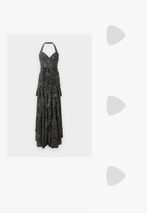 Mustat ja valkoiset halterneck-maksimekko, jossa on rypistetty vartalo, kerroksellinen volangireunus ja geometrinen kuvio pisteistä ja viivoista.; Musta patent slingback-kiilakorko teräväkärkisellä muotoilulla, jossa on teksturoitu käärmeennahkakuosi, säädettävä remmi ja lyhyt, teksturoitu blokkiheel.; Musta nahkainen olkalaukku, jossa on kaksi etutaskua, kultaiset soljet, vetoketjukiinnitys ja kapea hihna. Teksturoidun pinnan ja kompaktin suorakaiteen muoto.; Korvakorut kultasävytteistä metallista, joissa on kaareva, pitkänomainen muoto. Ominaisuuksiin kuuluu sileä, kiiltävä pinta ja pyöreä kärki lisäyksinä.