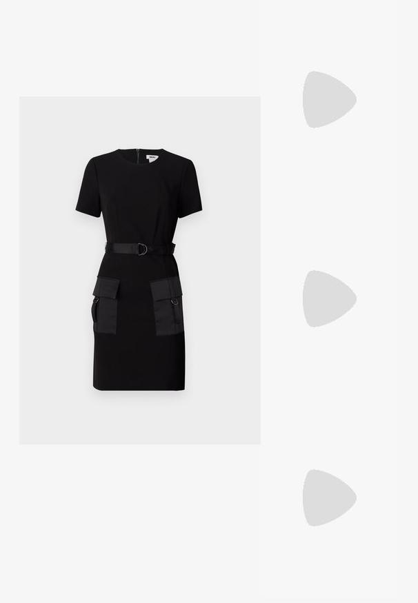 Musta mekko lyhyillä hihoilla, tiukasti istuva siluetti, kankaasta tehty vyö metallisoljella, sekä kaksi suurta etutaskua, joissa on korostuksia.; Mustat korkokengät sandaalit, joissa on ohuet hihnat solmittuna, sileä neliön muotoinen varvasosa ja tyylikäs stiletto-korko.; Vaalea harmaa metallinen käsilaukku, jossa on ketjusanka. Laukku on koristeltu pienillä pyöreillä metallikoruilla ja kolmion muotoisella brändilogolla.; Hopehopeet hopehopeet hopehopeet hopehopeet, jolla on sileä, kiiltävä pinta. Pyöreä muoto, kevyt rakenne, jossa on neulakiinnitys.