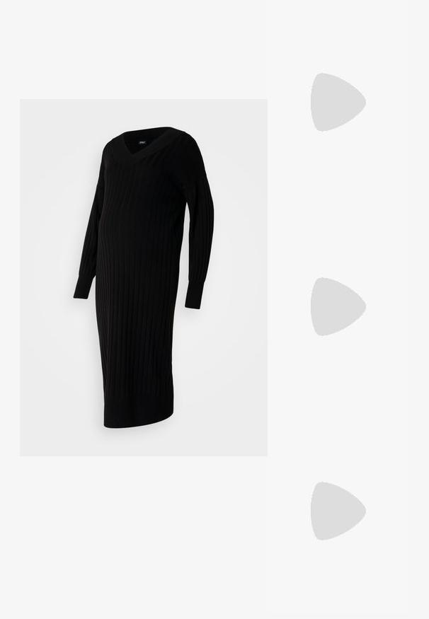 Vestido preto em malha canelada com decote em V, mangas longas e uma abertura lateral. Apresenta uma silhueta ajustada projetada para conforto.; Sapato slingback preto em pele patentada com bico apontado, tiras no tornozelo apresentando fivelas e acessórios prateados, e um salto elegante.; Bolsa estruturada branca com alças curtas e uma alça de ombro, com detalhes em hardware dourado e material texturizado, exibida contra um fundo cinza.; Brincos em tom de ouro com formas onduladas e texturizadas. Inclui studs escultóricos com presilha e um design de argola aberta com um acabamento martelado.