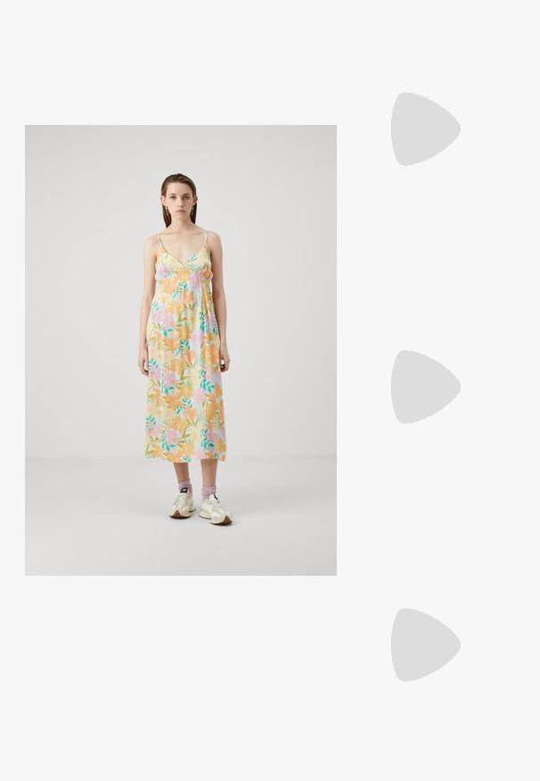 Blomster maxi kjole i blødt, letvægtsstof. Har pastelfarver, justerbare spaghetti skulderstropper og en løs pasform med sammensyning på brystet.; Hvide højhælede sandaler med en kraftig hæl, der har et stropdesign og ankelbinding. Glat tekstur med en platform foran for ekstra højde.; Skildpaddevmønster solbriller med rund form og lys linse. Har solide arme med små guld accenter, lavet af plastmateriale.; Vævet stråhåndtaske med en buet silhuet, der har en glat sort læderrem og en matching lille pung, der er fastgjort med en håndledsrem.