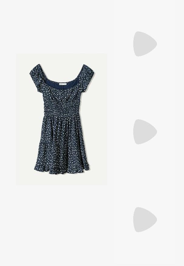 Abito blu navy con motivo floreale bianco, corpetto arricciato, maniche corte a sbuffo e gonna a campana con orlo arricciato.; Scarpa da corsa leggera in mesh bianco e materiali sintetici beige, con colletto imbottito, lacci e suola in gomma testurizzata.; Borsa a tote in tela beige con dettagli e manici in pelle marrone. Presenta una chiusura con zip e il logo sulla parte frontale. Design grande e spazioso.; Caldi leg warmers fashion bianchi a coste con una texture morbida, caratterizzati da un bordo superiore aderente e un design aperto per una facile vestibilità.