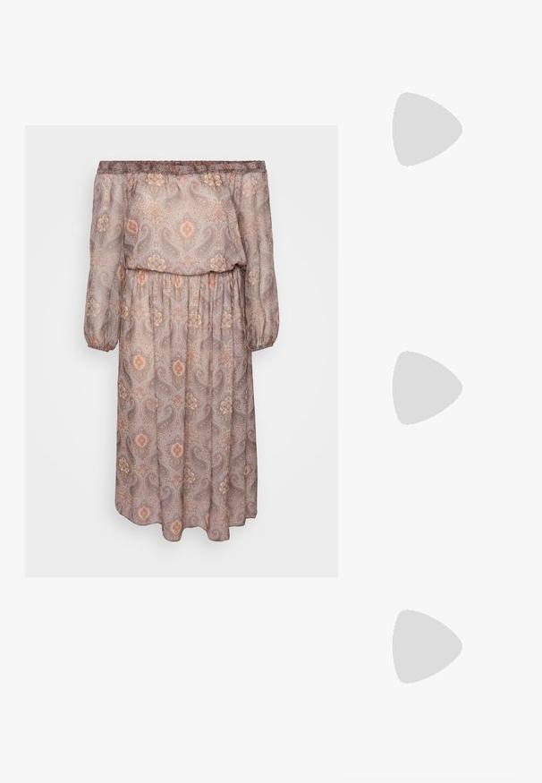 Off-shoulder, långärmad klänning i ljusbrunt tyg med paisleymönster i varma toner. Elastisk midja och lös passform.; Svart lackskin slingback-häl med spetsig tå, med texturerad ormskinnsprint, justerbar rem och en kort, texturerad blockklack.; Svart läderaxelväska med två framfickor, guldspännen, dragkedjestängning och en smal rem. Texturerad yta och kompakt rektangulär form.; Guldtonade metallörhängen i en kurvad, avlång form. Har en slät, glänsande yta och en rundad spets för en extra detalj.