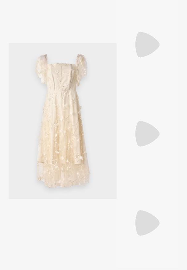 Ida Sjöstedt WENDY DRESS - Ένδυση για ειδικές περιστάσεις - honey; Λευκό δερμάτινο ψηλοτάκουνο παπούτσι με μυτερή μύτη, λουρί στον αστράγαλο και λεπτό τακούνι στιλέτο. Λείος υφή με διακριτική γυαλιστερή επιφάνεια.; Πτυχωτό μπεζ δερμάτινο τσαντάκι με ασημένιο μεταλλικό πλαίσιο, διαθέτοντας δύο στρογγυλούς διακοσμητικούς κλειστές και μια ασημένια αλυσίδα.; Χρυσό λαιμόλκιο με στριμμένα κρίκους, λευκά μαργαριτάρια και μία πράσινη πέτρα ως διακοσμητικό στοιχείο. Διαθέτει περίπλοκες λεπτομέρειες και κούμπωμα για την ασφάλιση.