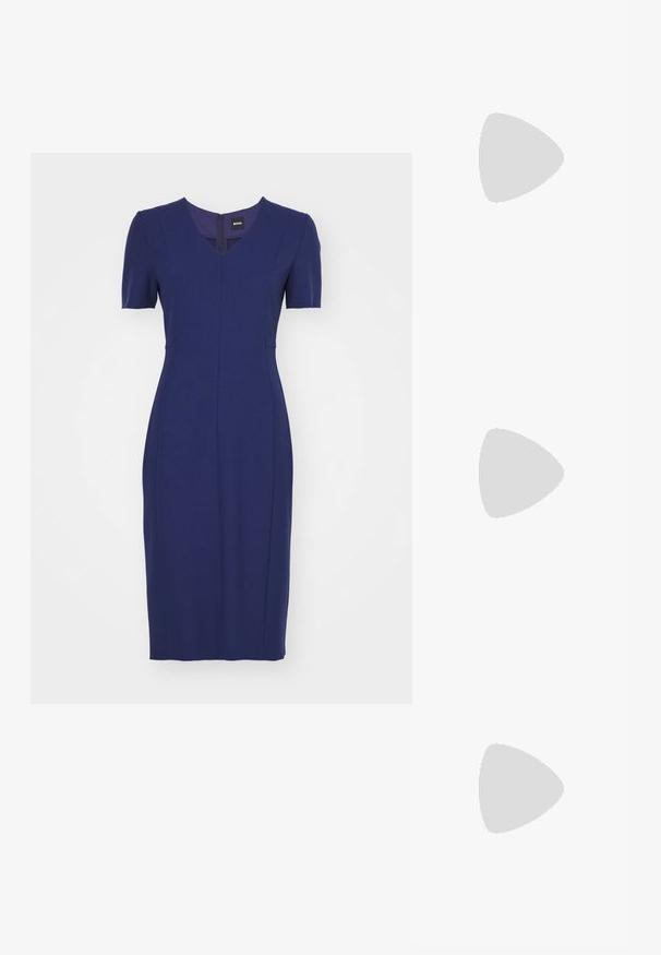 BOSS DAMAISA - Rochie tip creion - open blue; Sandale negre cu toc înalt au curele subțiri cu un design legat, un vârf pătrat neted și un toc stiletto elegant.; Geantă metalică gri deschis, cu un strap din lanț, decorată cu mici ținte circulare metalice și un logo de marcă triangular.; Cercei rotunzi din argint cu un finisaj neted și strălucitor. Design ușor, având o formă rotundă și închidere cu tijă.