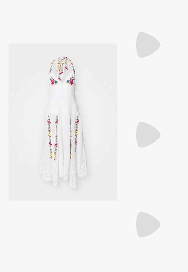 Free People KEILA MIDI - Robe de jour - ivory; Ballerines en cuir noir avec un bout pointu, des accents en clous argentés sur le côté, et une sangle dotée d'une boucle carrée.; Sac fourre-tout corail avec un design texturé et froncé. Fabriqué en tissu doux, il dispose de deux poignées robustes et d'un intérieur spacieux.; Boucles d'oreilles en argent avec plusieurs strass clairs, présentant un design en cascade et des surfaces texturées, sur un fond neutre.