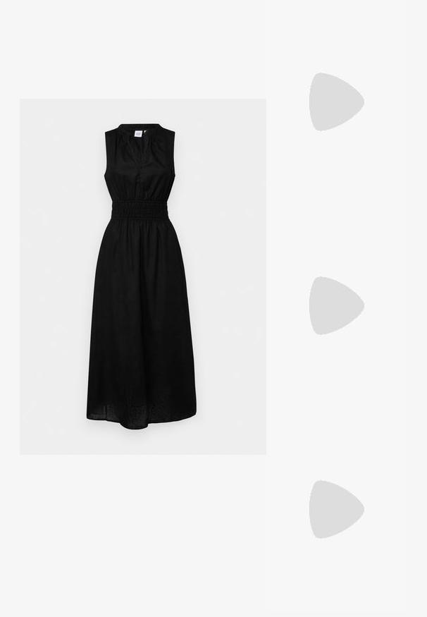 GAP HALTER  - Robe de jour - black; Escarpins noirs à plateforme avec un bout pointu et une sangle réglable à la cheville. Conçus en cuir lisse, avec un large talon bloc.; Sac à main en cuir noir avec une forme courbée, bandoulière amovible et des accessoires en or. Le sac est doté d'un rabat avec un détail de boucle.; Bague en or ornée d'un design organique et torsadé, avec une texture lisse et des extrémités effilées, créant une apparence moderne et sculpturale.