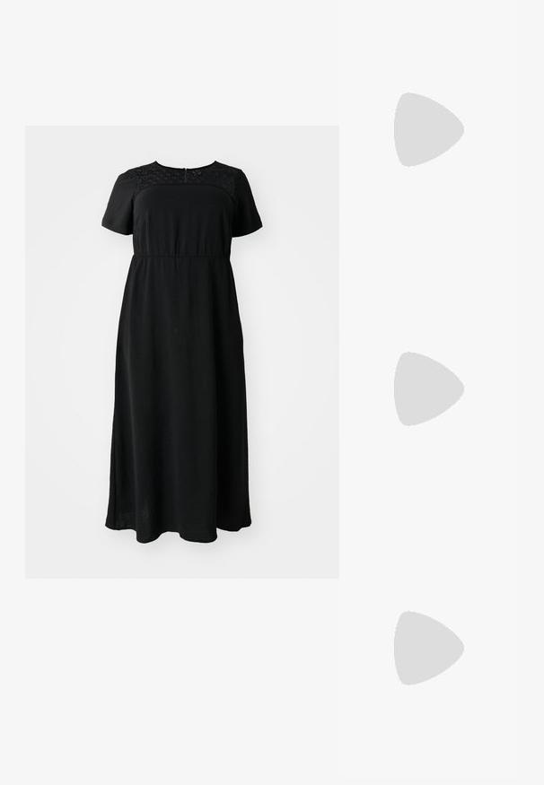 Vestido maxi negro con mangas cortas, que presenta detalles de encaje en el cuerpo, escote redondo y una cintura fruncida para un ajuste relajado.; Zapatos de tacón slingback de charol negro con punta afilada y tacón geométrico en bloque. Presentan un diseño elegante y minimalista, así como una textura suave.; Bolso de piel negra con forma curva, correa desmontable y herrajes dorados. El bolso cuenta con una solapa con un detalle de hebilla.; Anillo en tono dorado con un diseño orgánico y retorcido, con una textura suave y extremos cónicos, creando una apariencia moderna y escultórica.