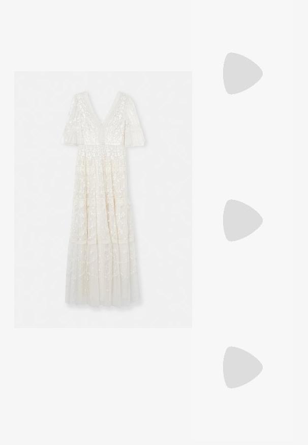 Needle & Thread ARAMINTA GOWN - Ballkleid - cream/cream; Schwarze Lack-Slingback-Pumps mit spitzem Zehenbereich, versehen mit strukturiertem Schlangenprint, verstellbarem Riemen und einem kurzen, strukturierten Blockabsatz.; Schwarze Leder-Umhängetasche mit zwei vorderen Taschen, goldenen Schnallen, Reißverschluss und einem schmalen Tragegurt. Texturierte Oberfläche und kompakte rechteckige Form.; Silberne Creolen zeichnen sich durch ein glattes, rundes Design mit einem schlanken Profil und einem sicheren Verschluss aus. Minimalistischer Stil mit glänzender Oberfläche.