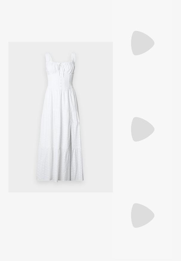 Hollister Co. Hollister Sofia Side-Smocked Eyelet Maxi Dress - Maxi šaty - bright white eyelet; Svetlo béžové šľapky s tkanými remienkami, ktoré majú plochú podrážku a minimalistický dizajn. Hladká textúra s jemnými farebnými akcentmi.; Okulé s tmavými šošovkami a tenkým strieborným rámom. Jeden človek nosí zlatý náhrdelník, zatiaľ čo druhý má červený šatku s vzorom.; Tkaná slamenná kabelka v svetlo béžovej farbe, s oblým tvarom, klipovým uzáverom a zlatým reťazovým popruhom. Textúrovaný povrch s diamantovým vzorom.
