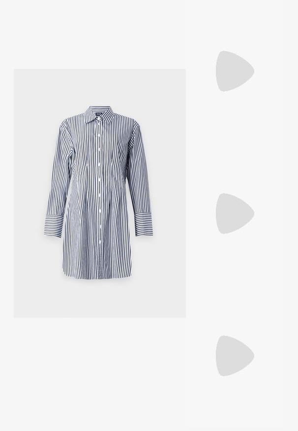 Camicia a righe con maniche lunghe, caratterizzata da strisce verticali blu e bianche, chiusura con bottoni e colletto classico. Tessuto morbido con una leggera lucentezza.; T-shirt bianca in cotone con una grande grafica di aragosta rossa brillante sul davanti. Maniche corte e design con colletto rotondo standard.; Sneaker alta in tela bianca con suola in gomma nera, punta in gomma frontale e sei asole per i lacci, caratterizzata da un design pulito e minimalista.; Borsa a tracolla in pelle rossa con un design angolare e geometrico. Presenta una singola tracolla regolabile e una chiusura a patta con dettagli cuciti.