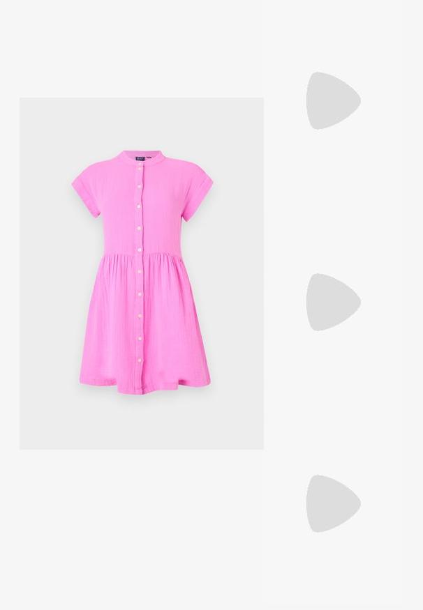 Rochie din bumbac roz, cu mâneci scurte, închidere cu nasturi pe față și fustă evazată. Materialul este ușor și ușor șifonat.; Cămașă albă, cu guler structurat și mâneci lungi, cu hem rotunjit. Fabricată dintr-un material solid, neted, fără modele sau accente vizibile.; Bocanci negri din piele, până la genunchi, cu un design elegant, vârf rotund și talpă din cauciuc masiv, cu șanțuri adânci și un tab de prindere în partea superioară.; MICHAEL Michael Kors BRYANT SM XBODY POUCHETTE - Geantă crossbody - chocolate