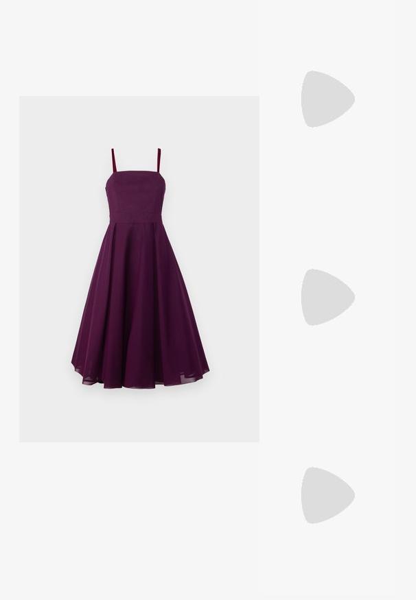 Um vestido sem mangas, até ao joelho, em púrpura profundo, com um corpete ajustado, saia evasé e alças finas e ajustáveis. Textura do tecido suave.; Salto slingback em patente preta com bico apontado, apresentando um padrão de pele de cobra texturizado, tira ajustável e um salto bloco curto e texturizado.; Bolsa de ombro em couro preto com dois bolsos frontais, fivelas douradas, fecho de zíper e uma alça fina. Superfície texturizada e forma retangular compacta.; Brincos em metal dourado com forma de arco alongado e curvado. Apresentam uma superfície lisa e brilhante, com uma ponta arredondada para um detalhe adicional.